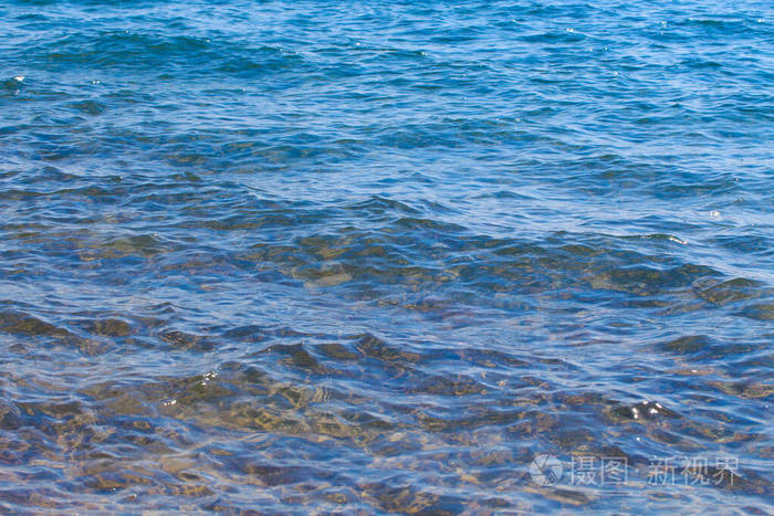 蓝色和橙色的清水质地以太阳为背景的海洋和海洋柔和的波浪天然水