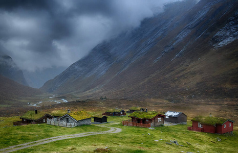 挪威山区古村落景观图片