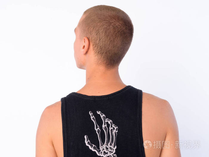 年轻的秃顶叛逆男人的特写后视图照片-正版商用图片2ovkl4-摄图新视界