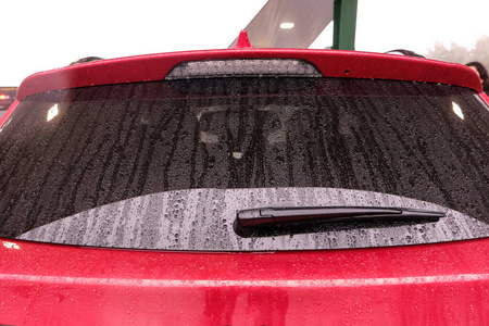 雨天,汽车后窗照片