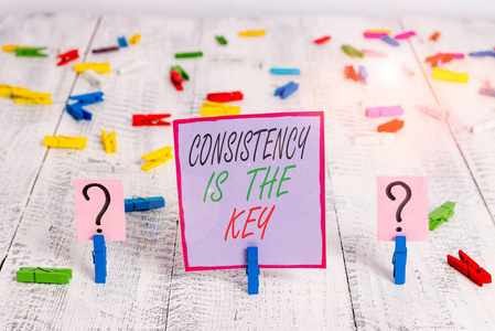 概念意味着全身心投入到一项任务中一个习惯的形成过程用回形针在木桌