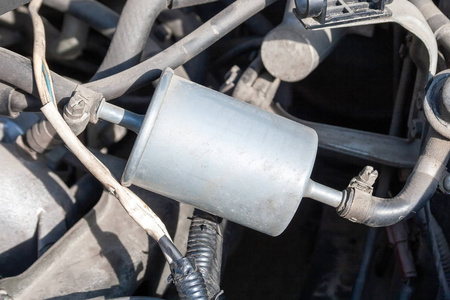 燃油管路中的滤清器滤芯,用于收集汽油中的污垢和铁锈颗粒照片