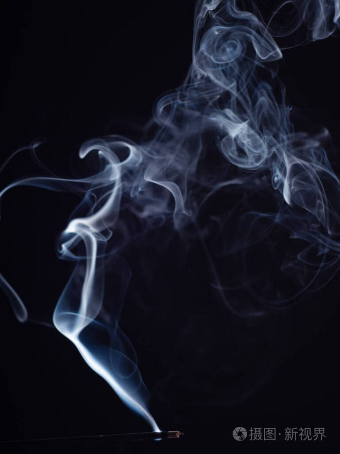 结构烟,刷效果.熏香棒的抽象背景.冥想和放松的香味.