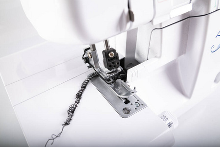 包缝.缝布料的包.裁剪照片