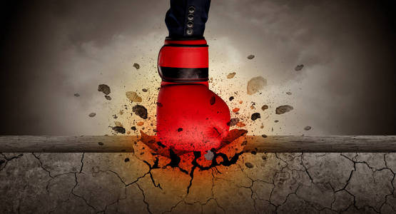 手部商人手部猛烈撞击并击碎石墙照片