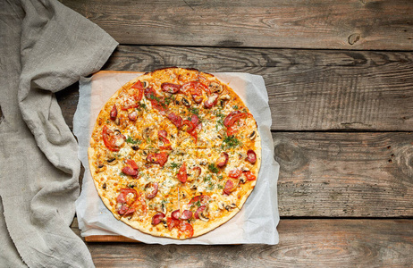 西班牙风情烤香肠披萨图片