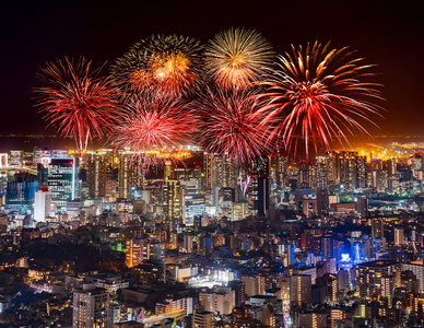 日本东京夜景中的烟花图片