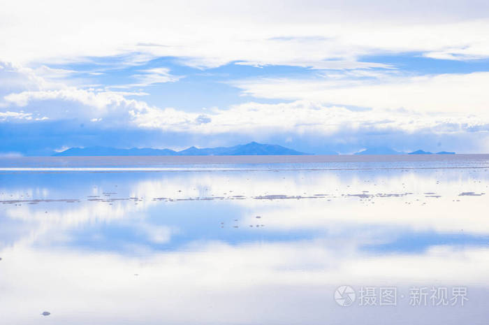 乌尤尼盐湖，世界上最大的盐沼区，玻利维亚，南美洲高原。