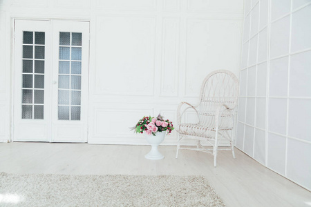 房子白色室内装饰的椅子图片