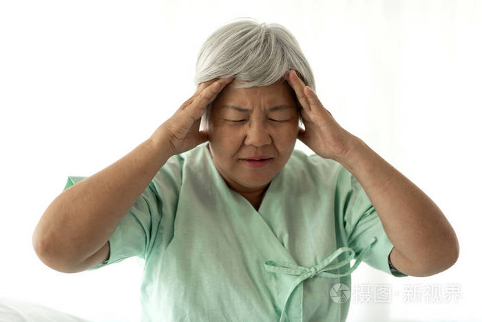 老年成年亚洲女性老年人严重抑郁，情绪低落