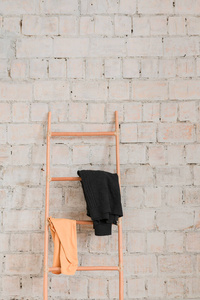 阁楼式木制衣服梯子图片