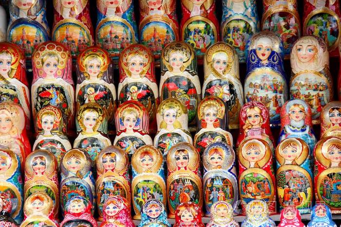 俄罗斯国家玩具matryoshka在莫斯科的izmailovsky克里姆林宫的展销会