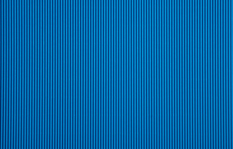 蓝色瓦楞纸板的纹理和背景照片