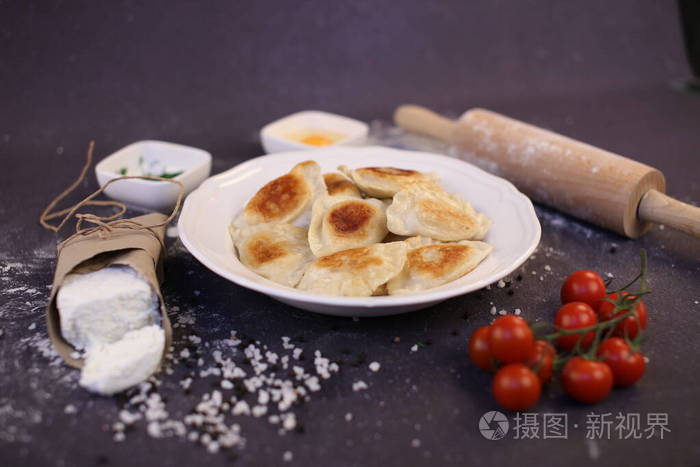 自制奶酪饺子。美味的传统食物