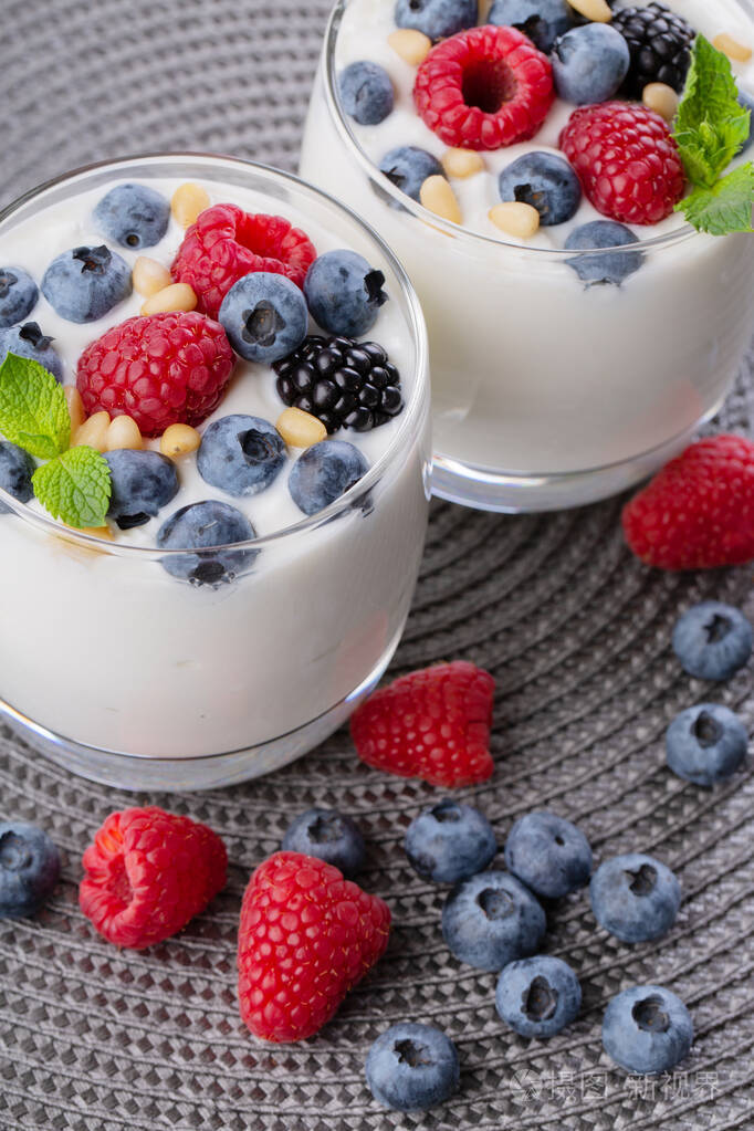 混合野生浆果的酸奶照片-正版商用图片2pd1e3-摄图新视界