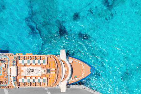 俯视港口日出图片