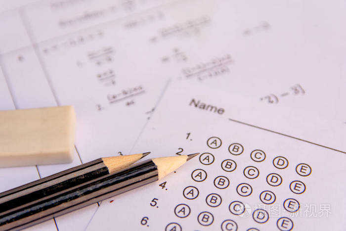 答案纸上的铅笔和橡皮擦或标准化的测试表格