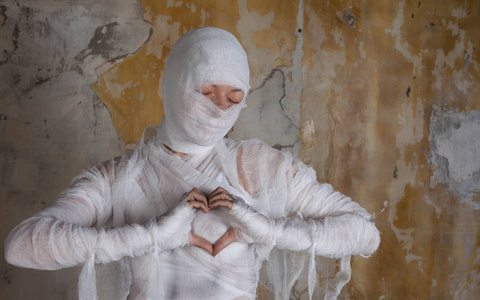 万圣节形象,裹着绷带的木乃伊,复活的传奇人物.照片