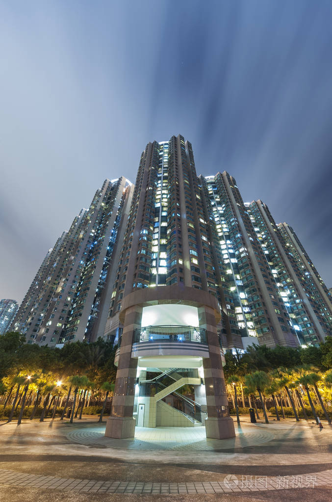 香港市夜间高层住宅建筑