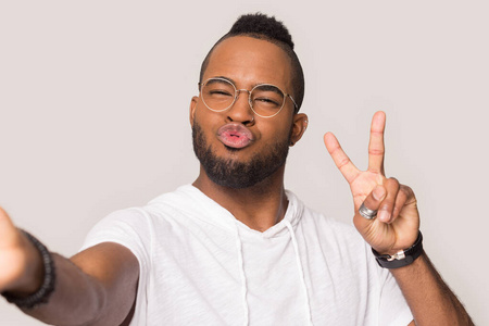 动漫热带人物.贴纸包装,emoji 表情,信使,聊天