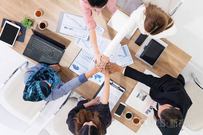 团队合作商务人士联手开会