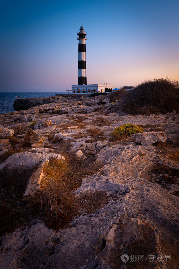 位于西班牙地中海梅诺卡岛上的阿尔特鲁特角灯塔