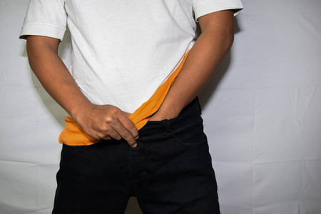 手伸进裤裆动图图片