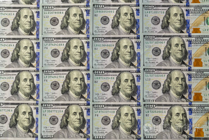 一百美元的钞票摆得很漂亮100美元作为背景