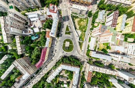 空气的城市看法和十字路口和锚地,住宅,建筑物,英语字母表的第16个字母