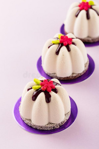 花形状袖珍型的东西奶油冻糕点餐后甜食大量的和巧克力英语字母表的第