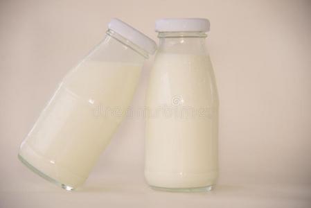 奶采用玻璃向表.