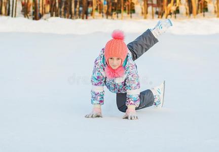 幸福的女孩冰溜冰