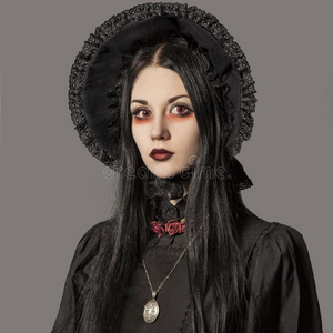 采用黑的衣服和典型的gothicscriptorgothictype哥特式书写体猪圈照片