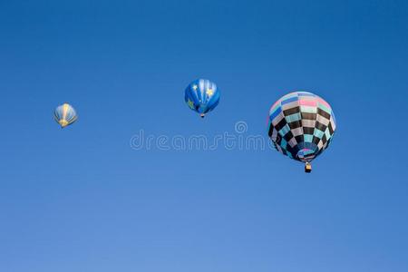 num.三富有色彩的热的天空气球