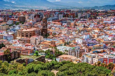 全景画城市风光照片空气的看法关于马拉加葡萄酒,西班牙.