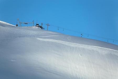 滑雪斜坡从指已提到的人顶