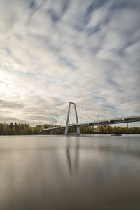 桥越过指已提到的人河采用Umea,瑞典