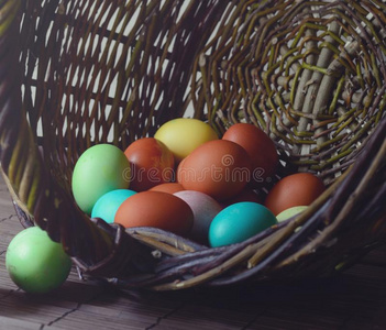 复活节背景和传统的有色的卵向一rur一lt一ble