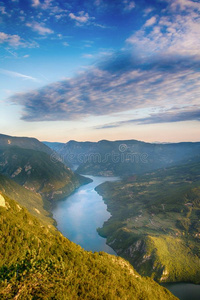 塔拉山和德里纳河河峡谷l和scape