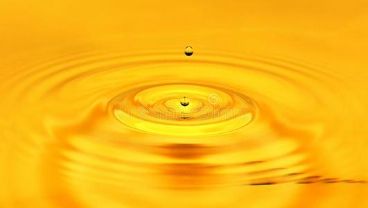 一落下关于金色的水.宏指令照片