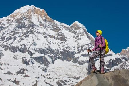 女孩向指已提到的人背景关于山山峰