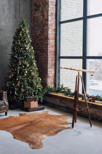 圣诞节树和木制的乡村的装饰和现在在下面