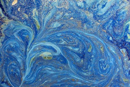 大理石的蓝色抽象的背景和金色的闪光装饰片.液体毁坏