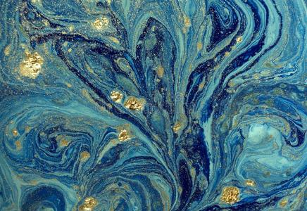 大理石的蓝色抽象的背景和金色的闪光装饰片.液体毁坏