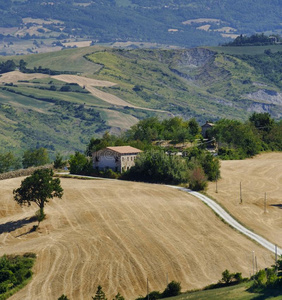风景采用罗马涅在夏从门槛alii其他人卢比孔河照片