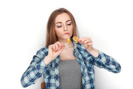 美好肖像关于年幼的值得崇拜的新鲜的有样子的白肤金发碧眼女人女人采用