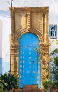 传统的老的门采用城关于指已提到的人乌达亚斯.黑色胸带.摩洛哥羊皮革
