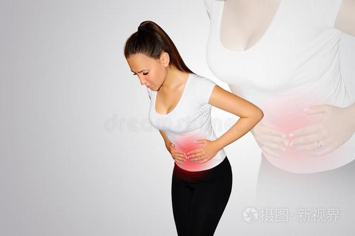 腹部的痛苦.一年幼的女人受痛苦从痛苦采用指已提到的人腹部.