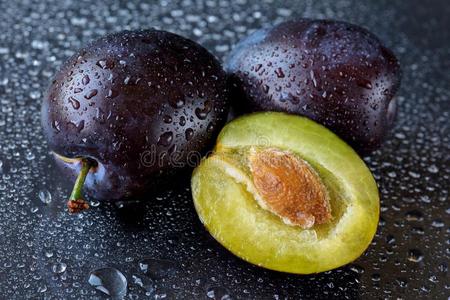 一一半的刨切的西洋李子树李子和指已提到的人stnum.