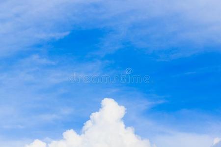 美丽的云和蓝色天背景.